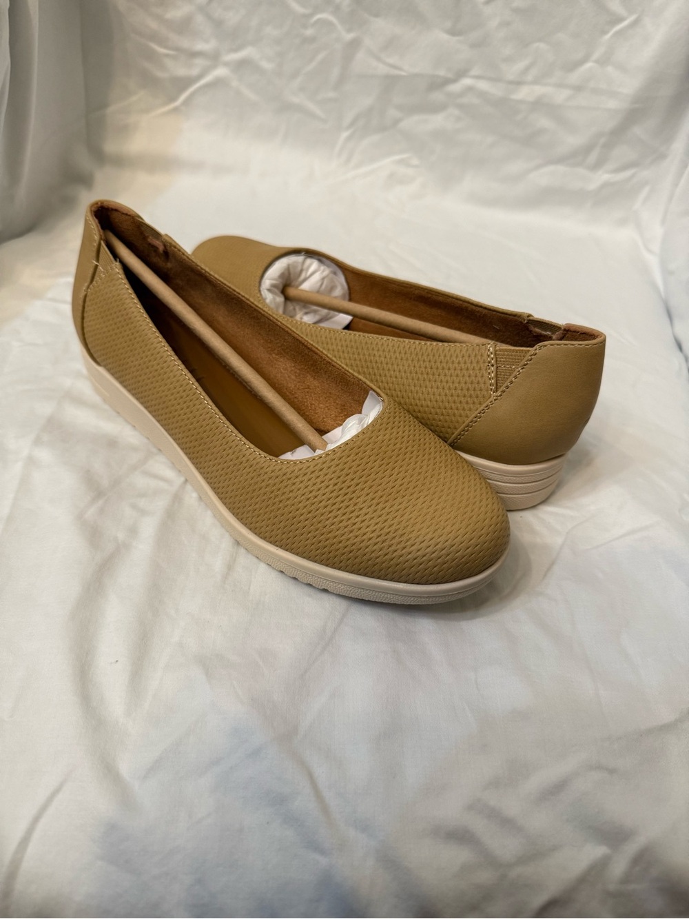SOUL Naturalizer Women's Tan Slip-On Ballet Flats size 7. Dune Dust color. NWB
